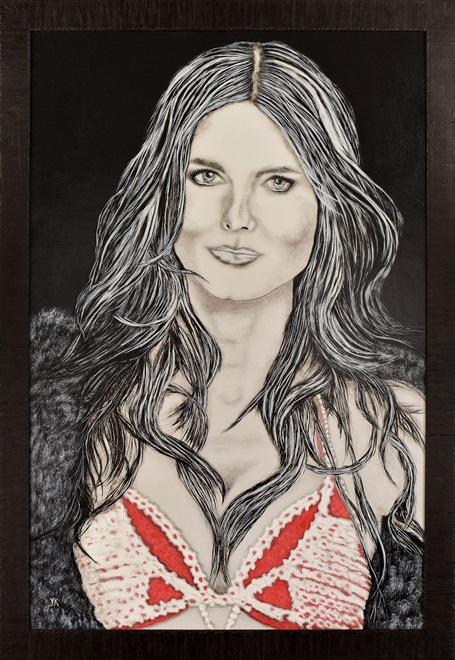 Heidi Klum Kunst von Yamelis Kimpel, gemalt auf Leder mit hochwertigem Holzrahmen. 106cm x 73cm